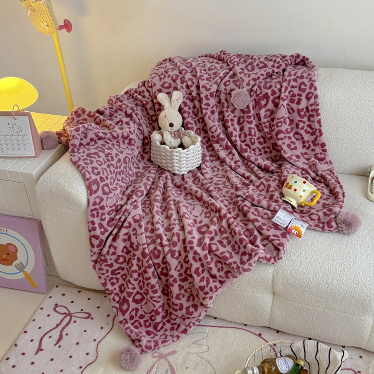 91家纺网 家纺一手货源 找家纺 希诺家居 2025新款牛奶绒豹纹毛球毯子居家博主甜咖风格球球毛毯 毛毯 豹纹-粉