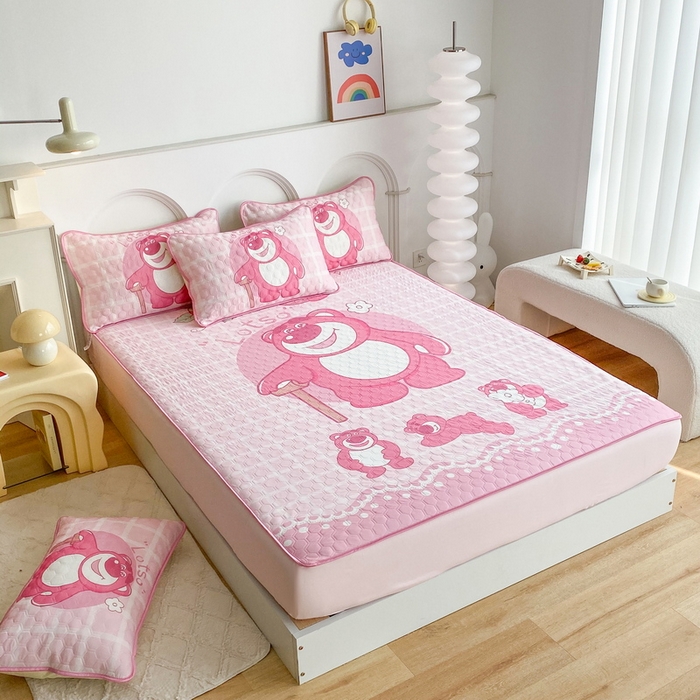 91家纺网 家纺一手货源 找家纺 一电 2025新款夏季牛奶丝凉席床笠可水洗凉感丝凉席学生宿舍单人裸睡空调席子 欢乐草莓熊