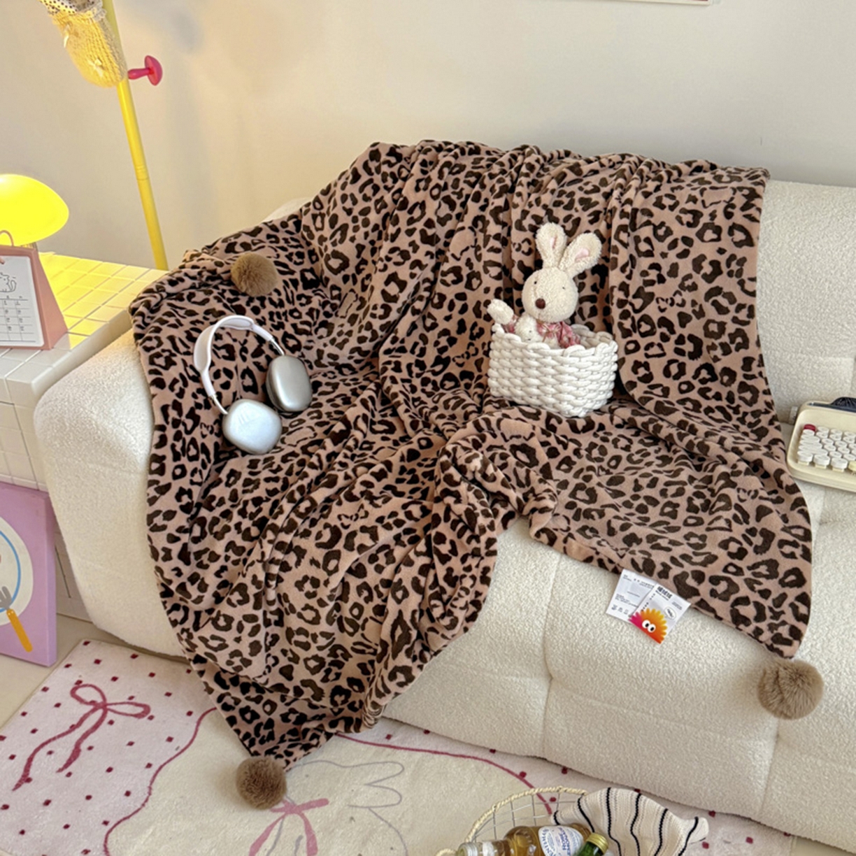 91家纺网 家纺一手货源 找家纺 希诺家居 2025新款牛奶绒豹纹毛球毯子居家博主甜咖风格球球毛毯 毛毯 豹纹-咖