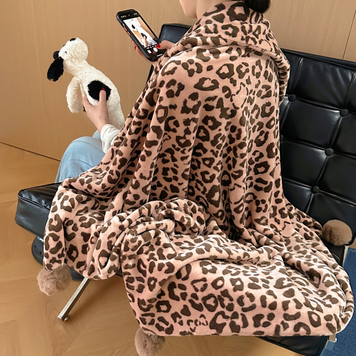 91家纺网 家纺一手货源 找家纺 希诺家居 2025新款牛奶绒豹纹毛球毯子居家博主甜咖风格球球毛毯 毛毯 豹纹-咖