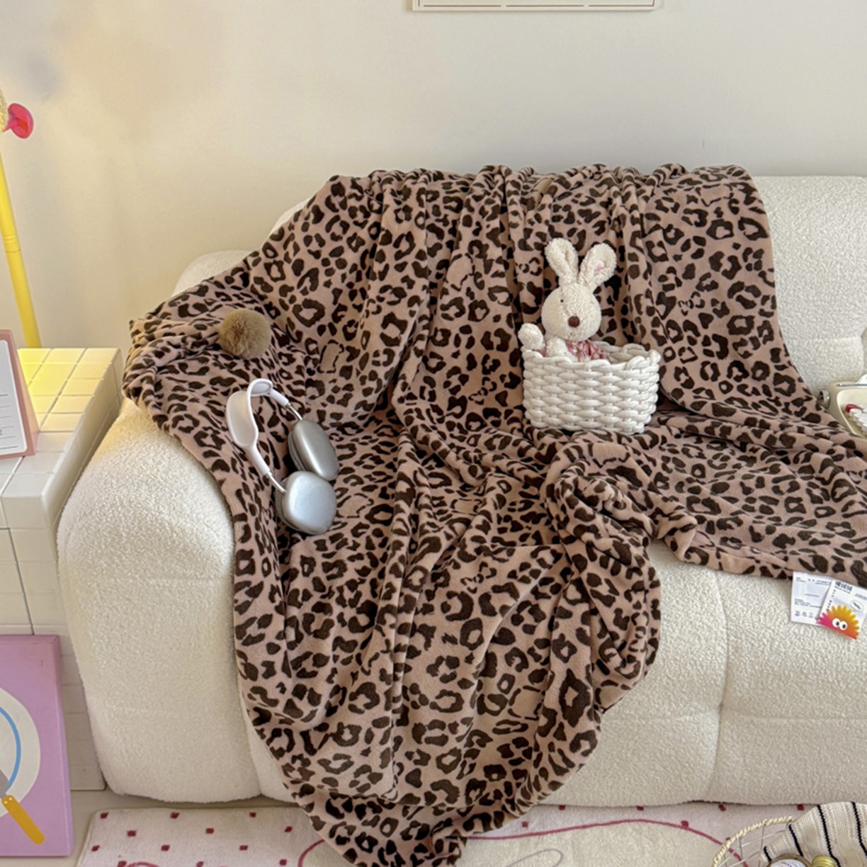 91家纺网 家纺一手货源 找家纺 希诺家居 2025新款牛奶绒豹纹毛球毯子居家博主甜咖风格球球毛毯 毛毯 豹纹-咖