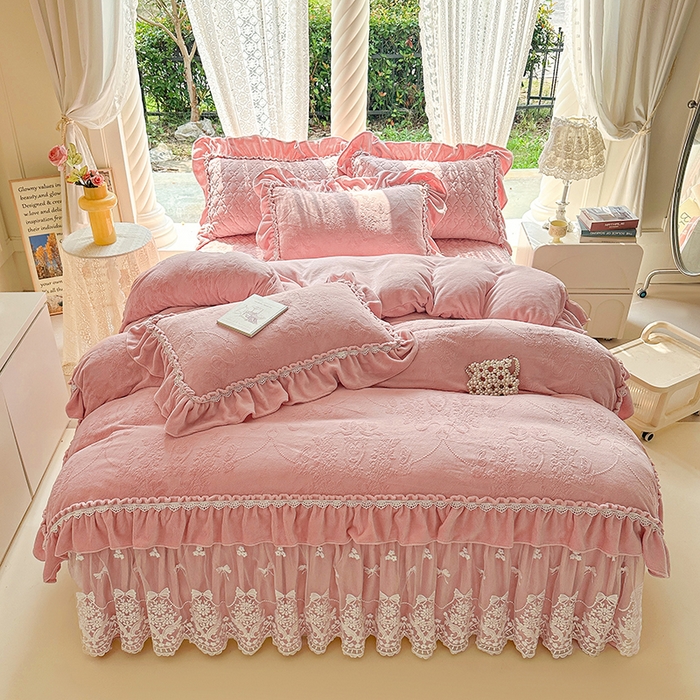 罗艺轩 【控价】2025新款立体雕花牛奶绒加厚保暖床裙款四件套-安琪儿 安琪儿-粉