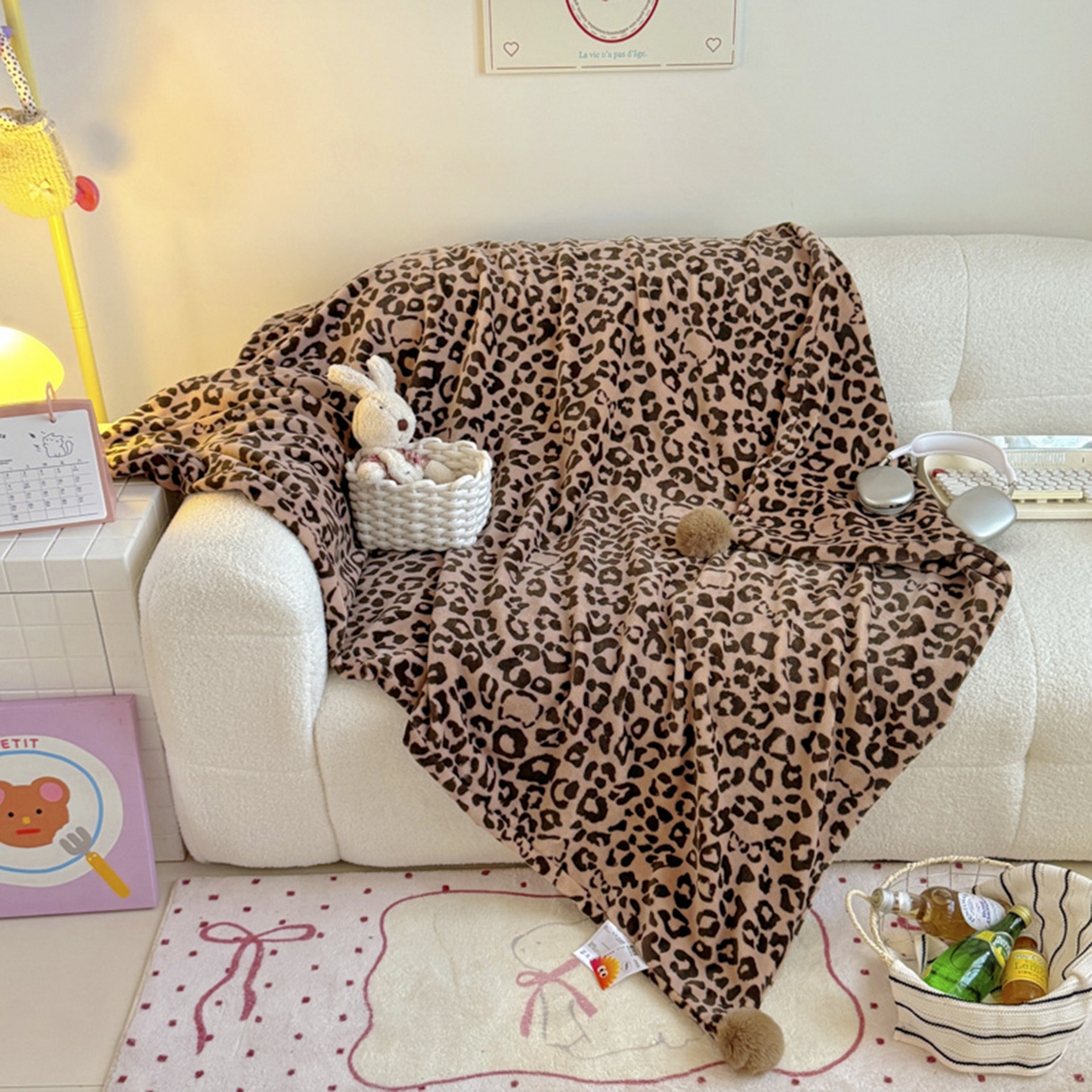 91家纺网 家纺一手货源 找家纺 希诺家居 2025新款牛奶绒豹纹毛球毯子居家博主甜咖风格球球毛毯 毛毯 豹纹-咖