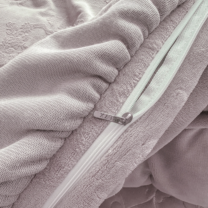 91家纺网 家纺一手货源 找家纺 罗艺轩【控价】 2025新款立体雕花牛奶绒加厚保暖床裙款四件套-安琪儿 安琪儿-灰