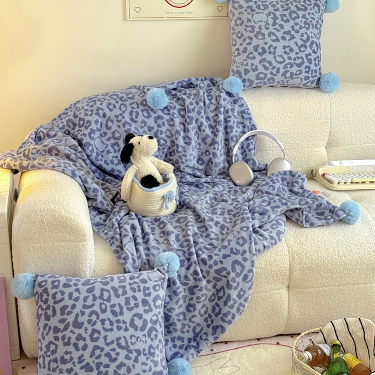 91家纺网 家纺一手货源 找家纺 希诺家居 2025新款牛奶绒豹纹毛球毯子居家博主甜咖风格球球毛毯 毛毯 豹纹-蓝