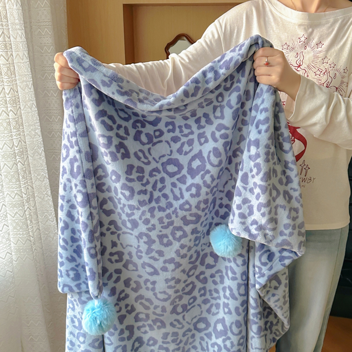 91家纺网 家纺一手货源 找家纺 希诺家居 2025新款牛奶绒豹纹毛球毯子居家博主甜咖风格球球毛毯 毛毯 豹纹-蓝