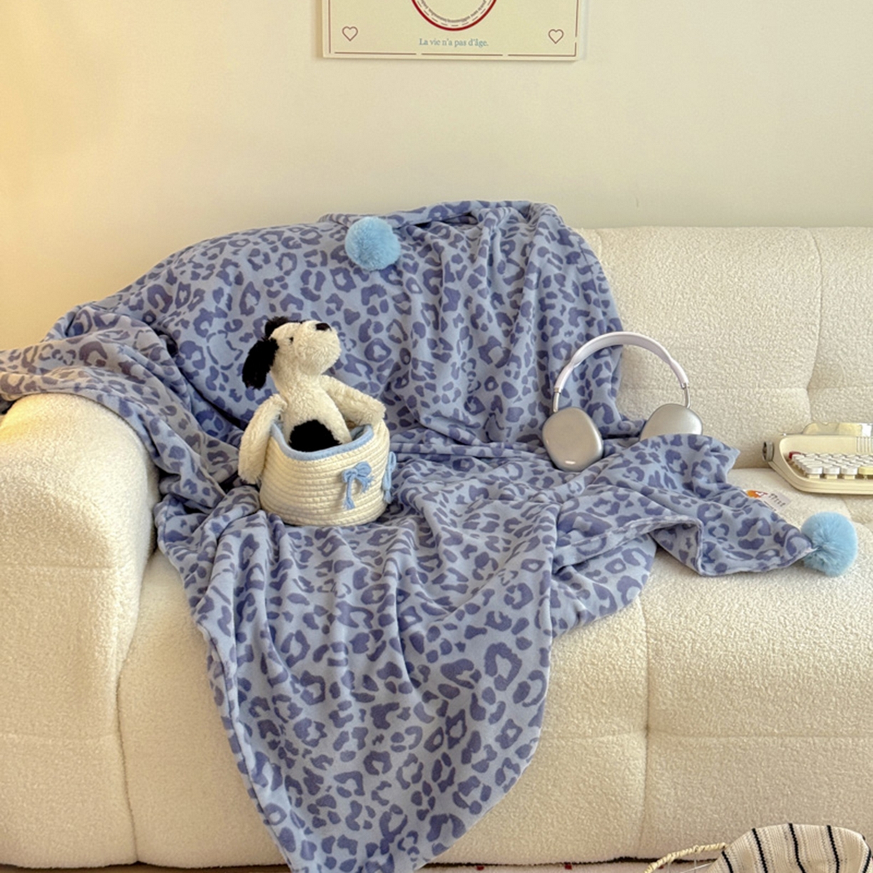 91家纺网 家纺一手货源 找家纺 希诺家居 2025新款牛奶绒豹纹毛球毯子居家博主甜咖风格球球毛毯 毛毯 豹纹-蓝