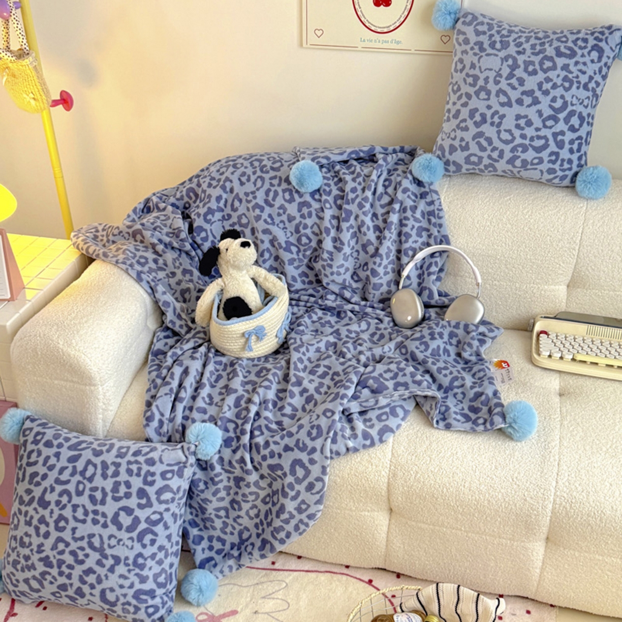 91家纺网 家纺一手货源 找家纺 希诺家居 2025新款牛奶绒豹纹毛球毯子居家博主甜咖风格球球毛毯 毛毯 豹纹-蓝