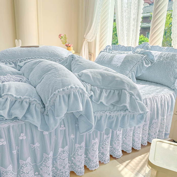 91家纺网 家纺一手货源 找家纺 罗艺轩【控价】 2025新款立体雕花牛奶绒加厚保暖床裙款四件套-安琪儿 安琪儿-蓝