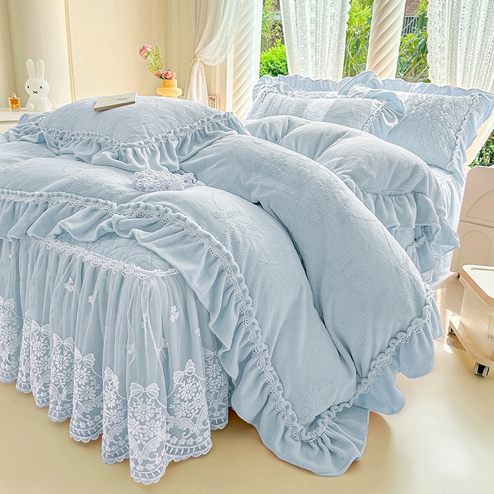 91家纺网 家纺一手货源 找家纺 罗艺轩【控价】 2025新款立体雕花牛奶绒加厚保暖床裙款四件套-安琪儿 安琪儿-蓝