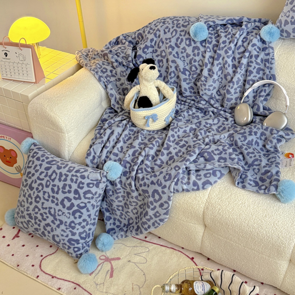 91家纺网 家纺一手货源 找家纺 希诺家居 2025新款牛奶绒豹纹毛球毯子居家博主甜咖风格球球毛毯 毛毯 豹纹-蓝