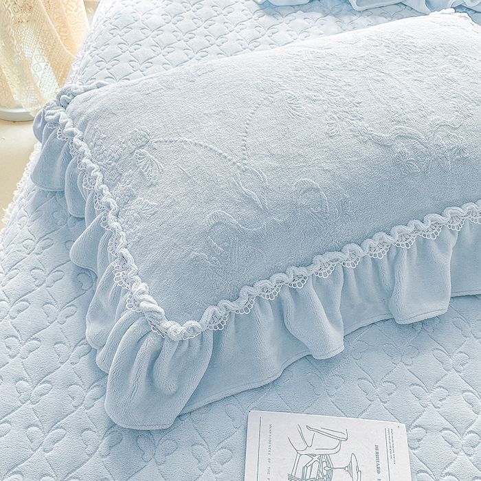 91家纺网 家纺一手货源 找家纺 罗艺轩【控价】 2025新款立体雕花牛奶绒加厚保暖床裙款四件套-安琪儿 安琪儿-蓝
