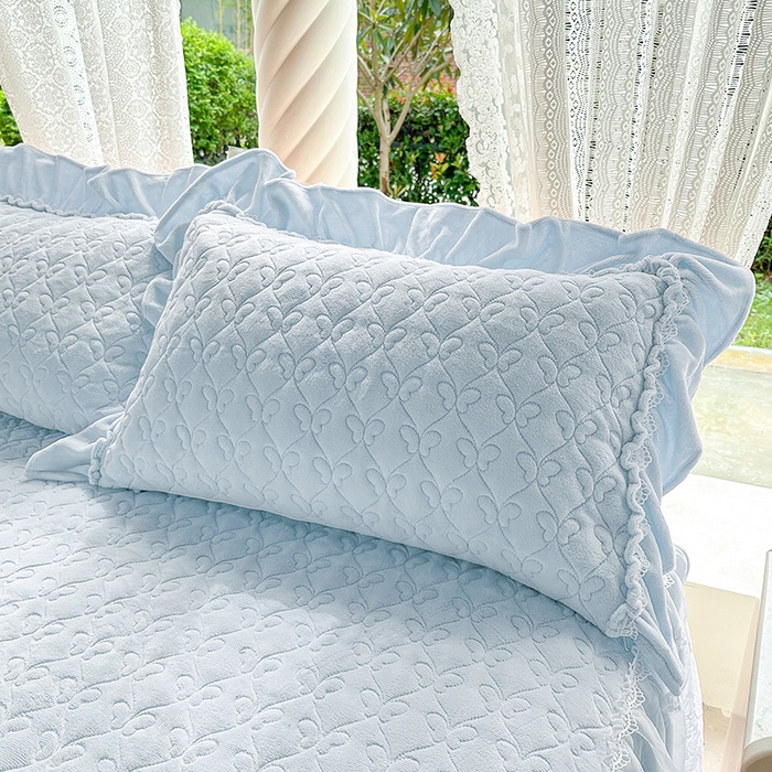 91家纺网 家纺一手货源 找家纺 罗艺轩【控价】 2025新款立体雕花牛奶绒加厚保暖床裙款四件套-安琪儿 安琪儿-蓝