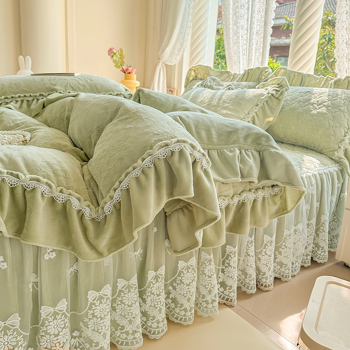 91家纺网 家纺一手货源 找家纺 罗艺轩【控价】 2025新款立体雕花牛奶绒加厚保暖床裙款四件套-安琪儿 安琪儿-绿