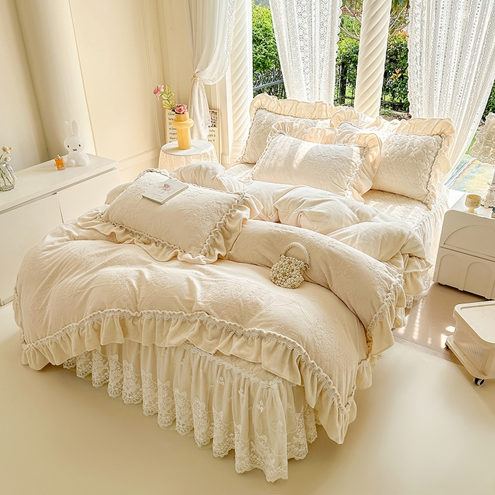 91家纺网 家纺一手货源 找家纺 罗艺轩【控价】 2025新款立体雕花牛奶绒加厚保暖床裙款四件套-安琪儿 安琪儿-米黄