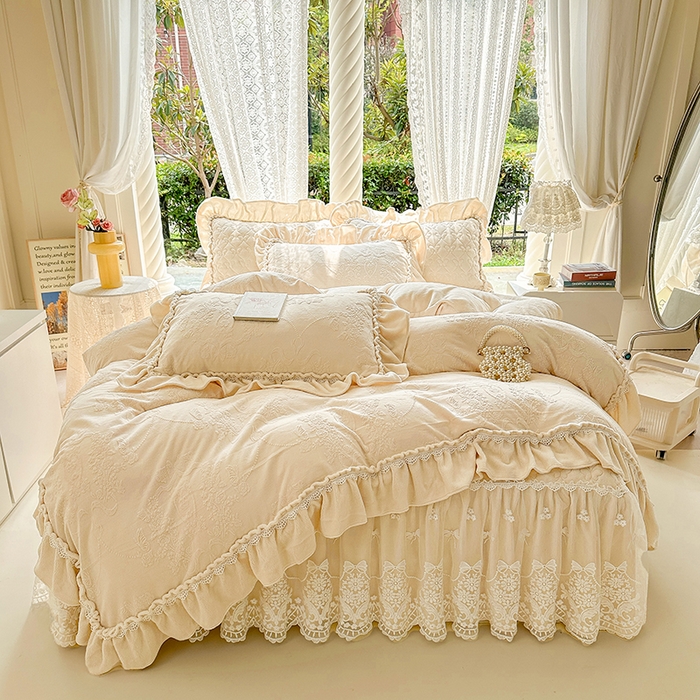 91家纺网 家纺一手货源 找家纺 罗艺轩【控价】 2025新款立体雕花牛奶绒加厚保暖床裙款四件套-安琪儿 安琪儿-米黄