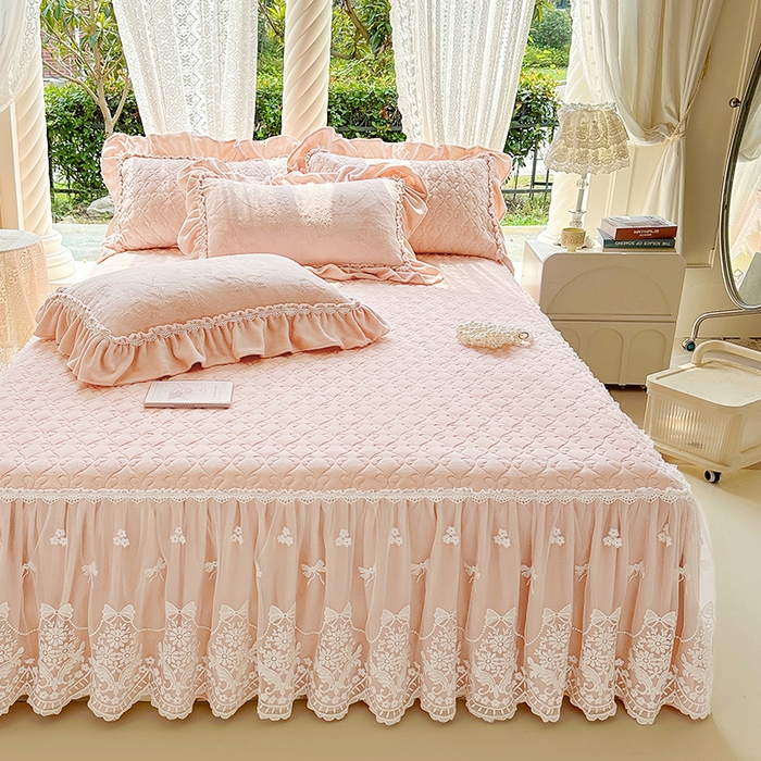 91家纺网 家纺一手货源 找家纺 罗艺轩【控价】 2025新款立体雕花牛奶绒加厚保暖床裙款四件套-安琪儿 安琪儿-玉