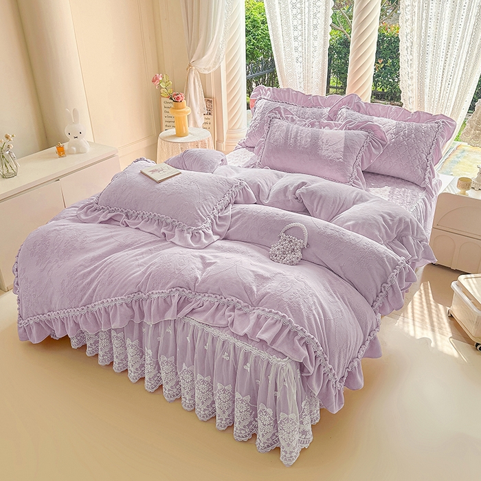 91家纺网 家纺一手货源 找家纺 罗艺轩【控价】 2025新款立体雕花牛奶绒加厚保暖床裙款四件套-安琪儿 安琪儿-紫