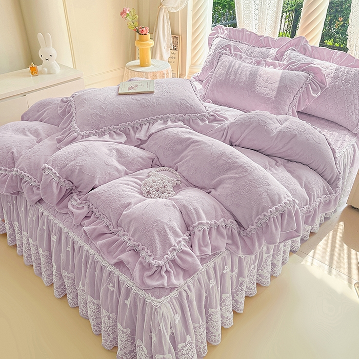 91家纺网 家纺一手货源 找家纺 罗艺轩【控价】 2025新款立体雕花牛奶绒加厚保暖床裙款四件套-安琪儿 安琪儿-紫