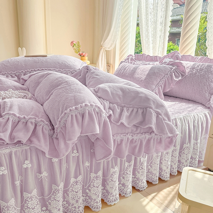 91家纺网 家纺一手货源 找家纺 罗艺轩【控价】 2025新款立体雕花牛奶绒加厚保暖床裙款四件套-安琪儿 安琪儿-紫