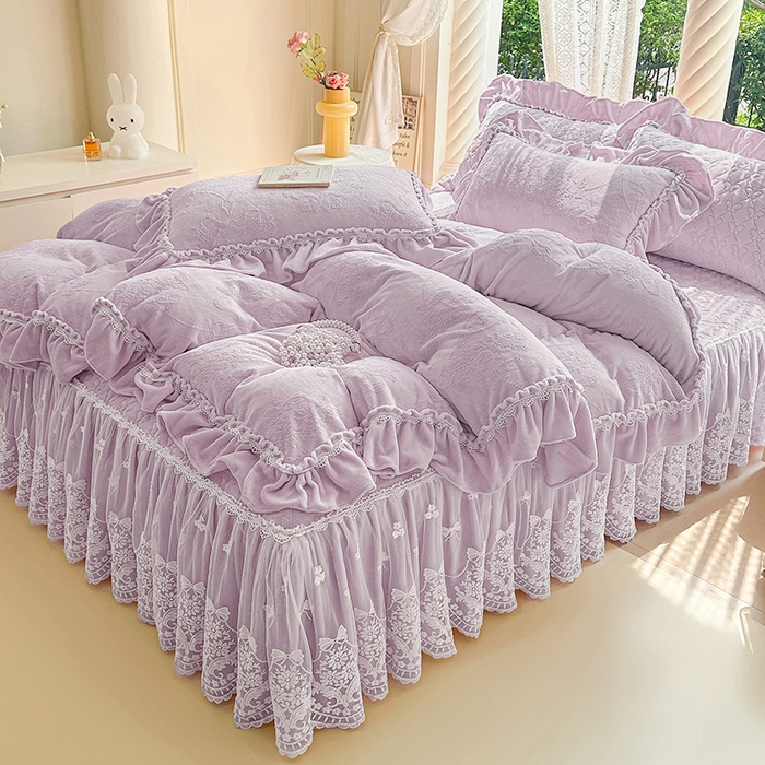 91家纺网 家纺一手货源 找家纺 罗艺轩【控价】 2025新款立体雕花牛奶绒加厚保暖床裙款四件套-安琪儿 安琪儿-紫