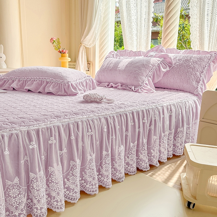 91家纺网 家纺一手货源 找家纺 罗艺轩【控价】 2025新款立体雕花牛奶绒加厚保暖床裙款四件套-安琪儿 安琪儿-紫