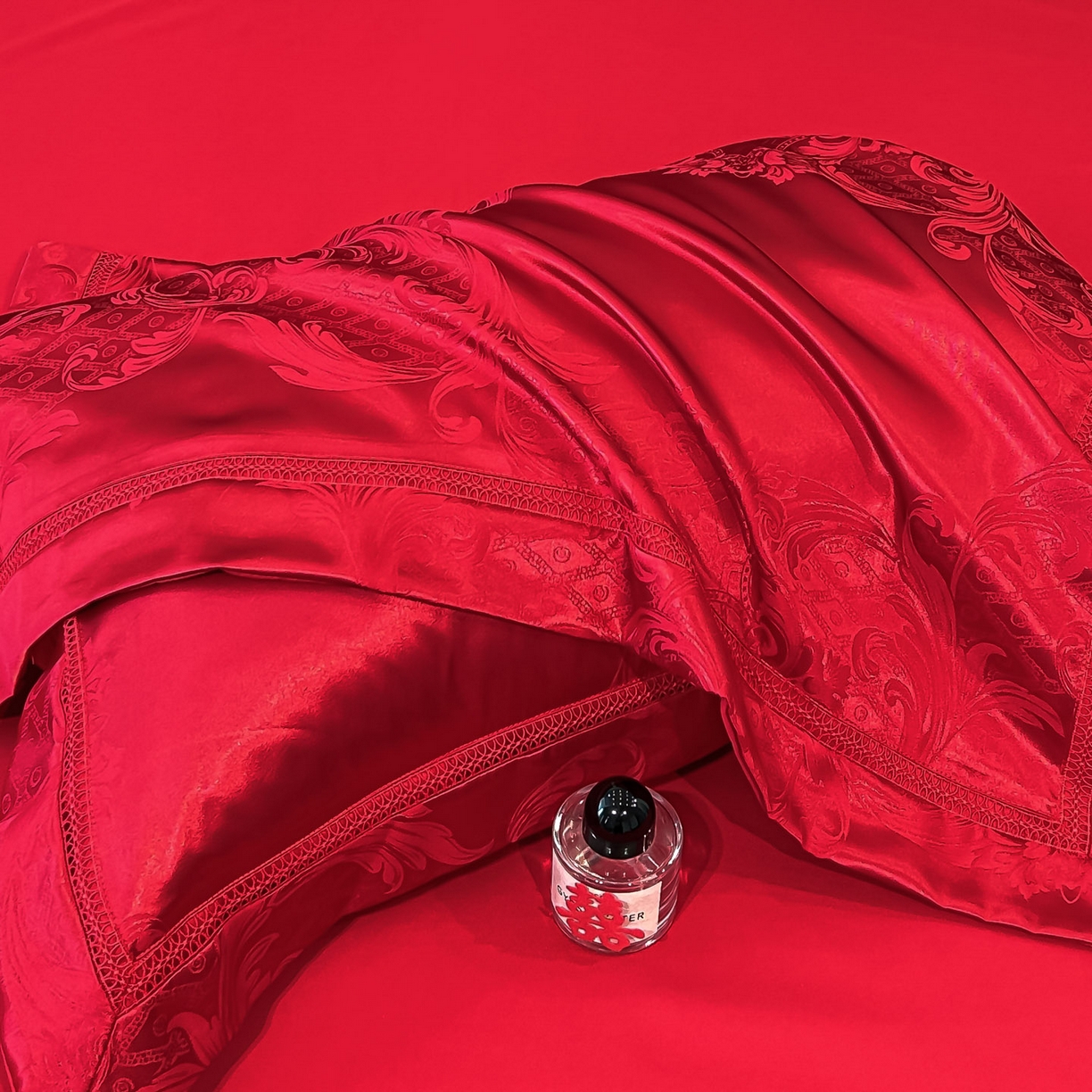 91家纺网 家纺一手货源 找家纺 （总）博纳家纺 2025新款亲肤棉高端色这提花婚庆镂空宽边高级简奢款拼四件套 控价劵后188（严格按控价来）