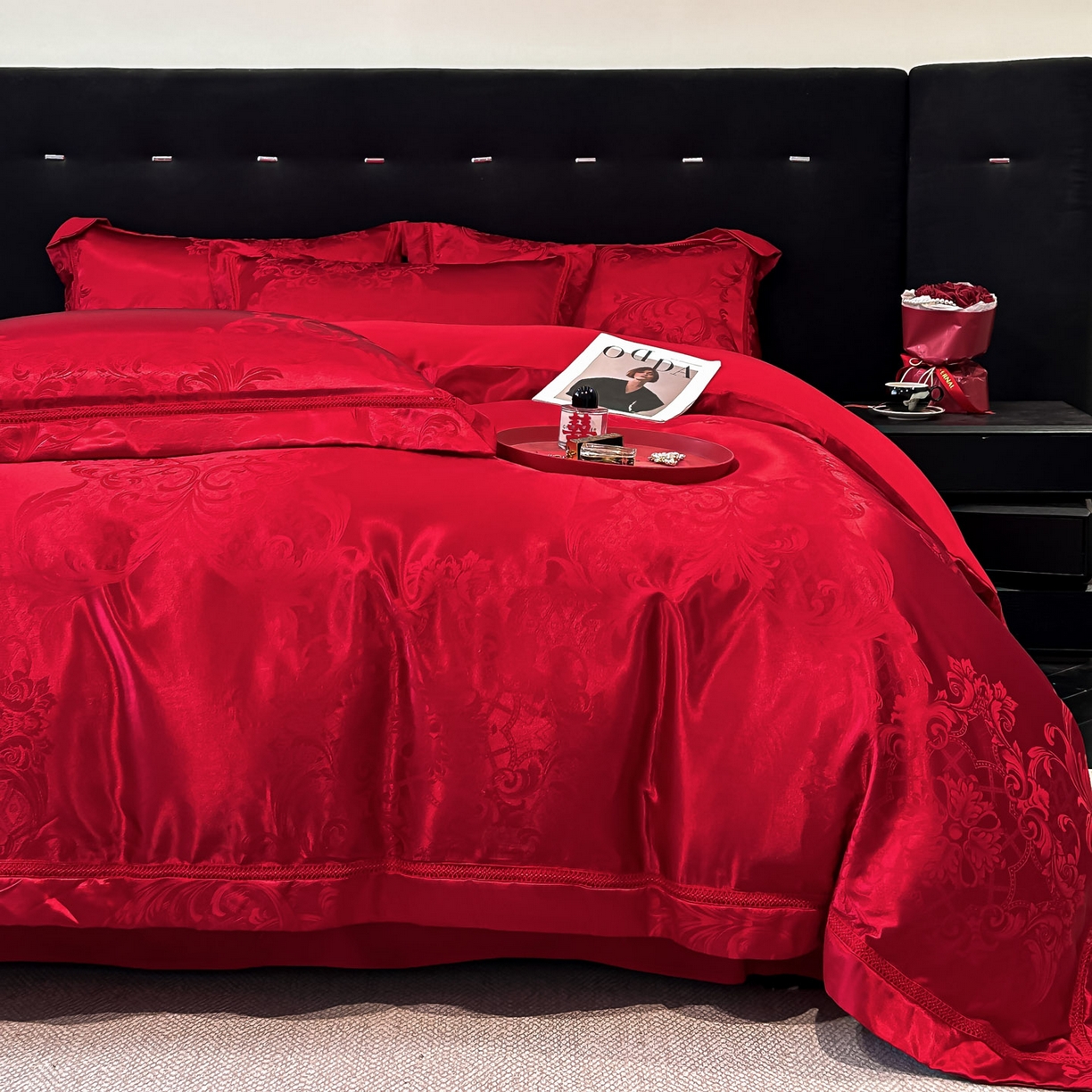 91家纺网 家纺一手货源 找家纺 博纳家纺 2025新款亲肤棉高端色这提花婚庆镂空宽边高级简奢款拼四件套 控价劵后188（严格按控价来） 缪斯女神-酒红