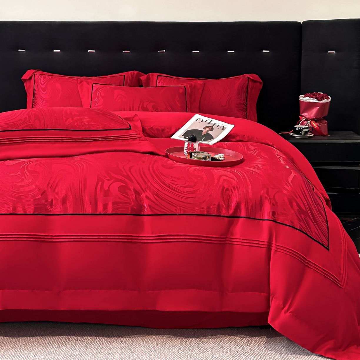 91家纺网 家纺一手货源 找家纺 博纳家纺 2025新款亲肤棉高端色这提花婚庆镂空宽边高级简奢款拼四件套 控价劵后188（严格按控价来） 伊芙琳-酒红