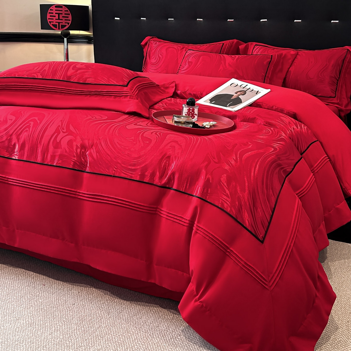 91家纺网 家纺一手货源 找家纺 博纳家纺 2025新款亲肤棉高端色这提花婚庆镂空宽边高级简奢款拼四件套 控价劵后188（严格按控价来） 伊芙琳-酒红