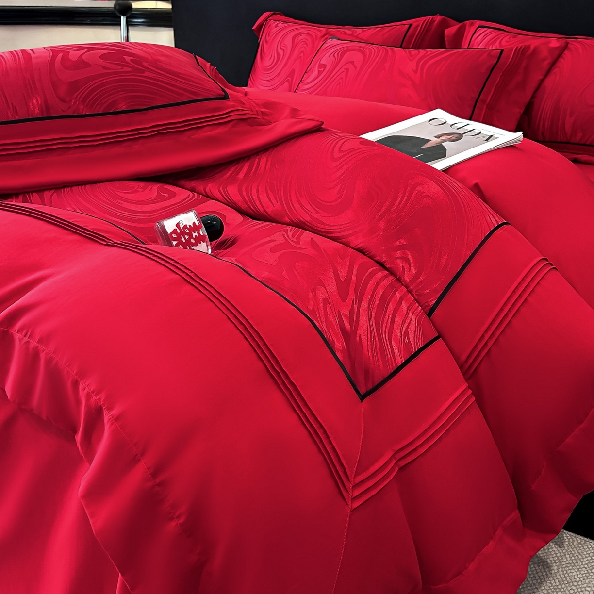 91家纺网 家纺一手货源 找家纺 博纳家纺 2025新款亲肤棉高端色这提花婚庆镂空宽边高级简奢款拼四件套 控价劵后188（严格按控价来） 伊芙琳-酒红