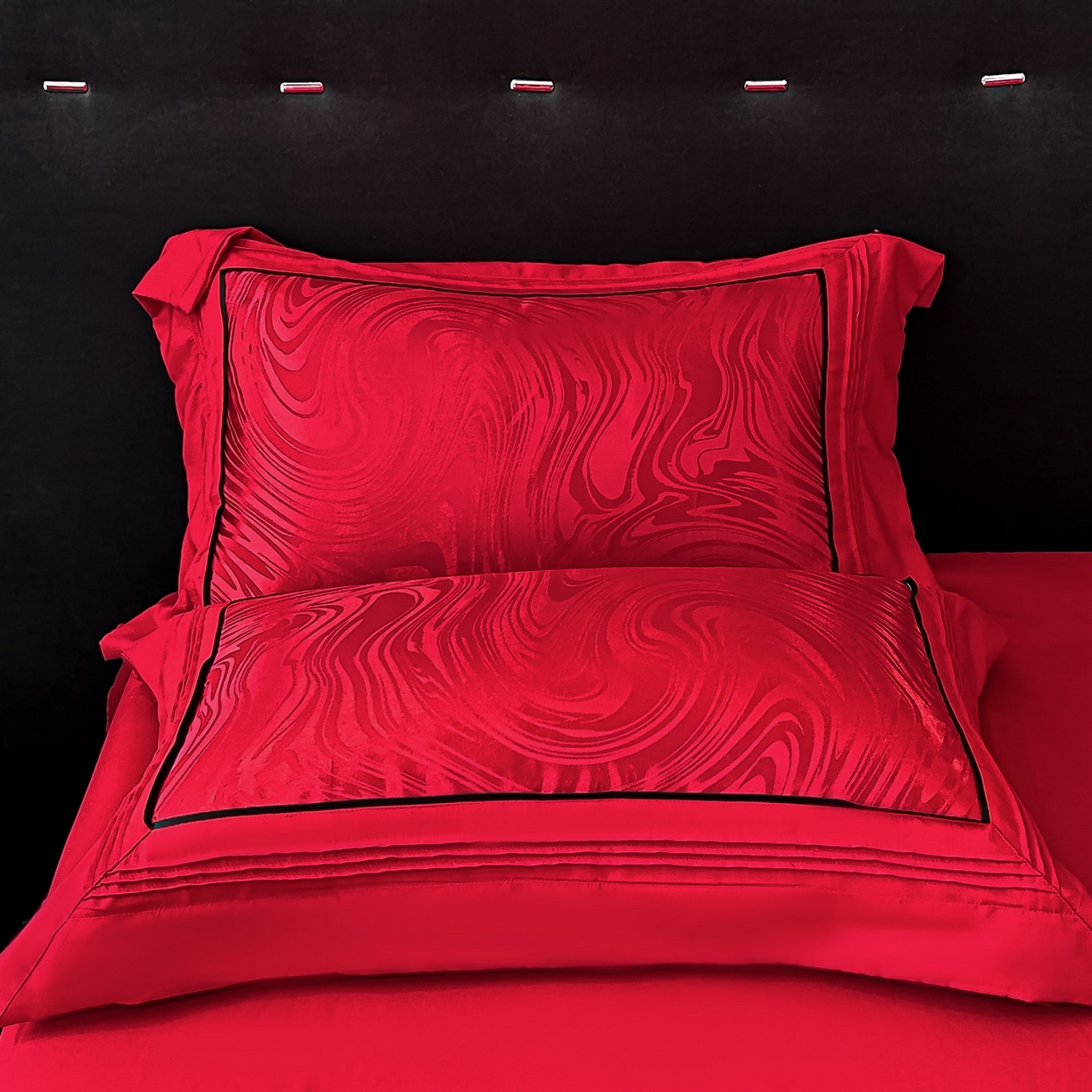 91家纺网 家纺一手货源 找家纺 博纳家纺 2025新款亲肤棉高端色这提花婚庆镂空宽边高级简奢款拼四件套 控价劵后188（严格按控价来） 伊芙琳-酒红