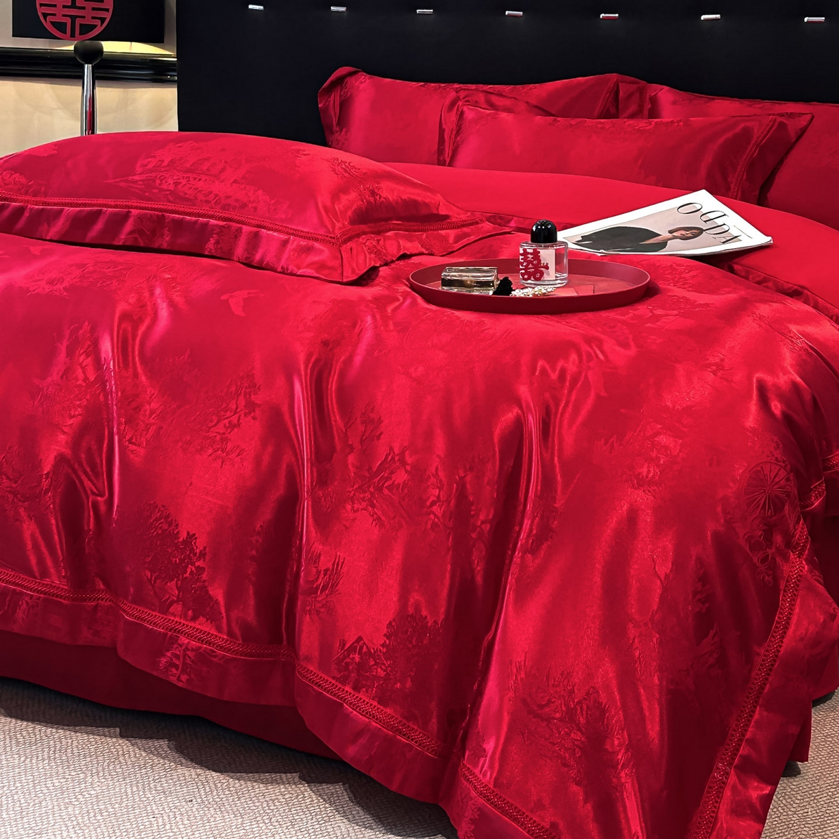 91家纺网 家纺一手货源 找家纺 博纳家纺 2025新款亲肤棉高端色这提花婚庆镂空宽边高级简奢款拼四件套 控价劵后188（严格按控价来） 山水-酒红