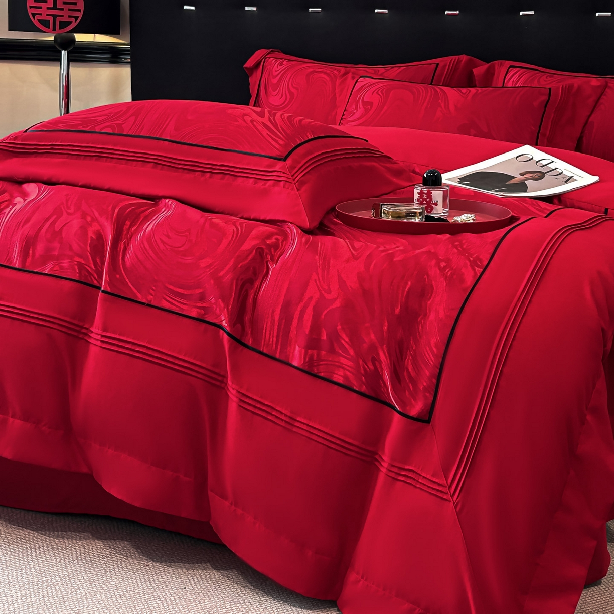 91家纺网 家纺一手货源 找家纺 博纳家纺 2025新款亲肤棉高端色这提花婚庆镂空宽边高级简奢款拼四件套 控价劵后188（严格按控价来） 伊芙琳-酒红