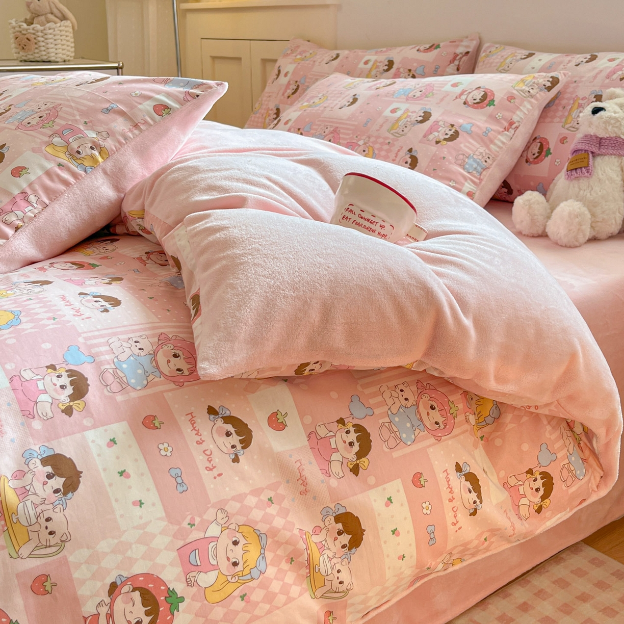 91家纺网 家纺一手货源 找家纺 麦伦家居 2025秋冬新款多功能床品全棉+牛奶绒印花四件套 棒棒糖女孩