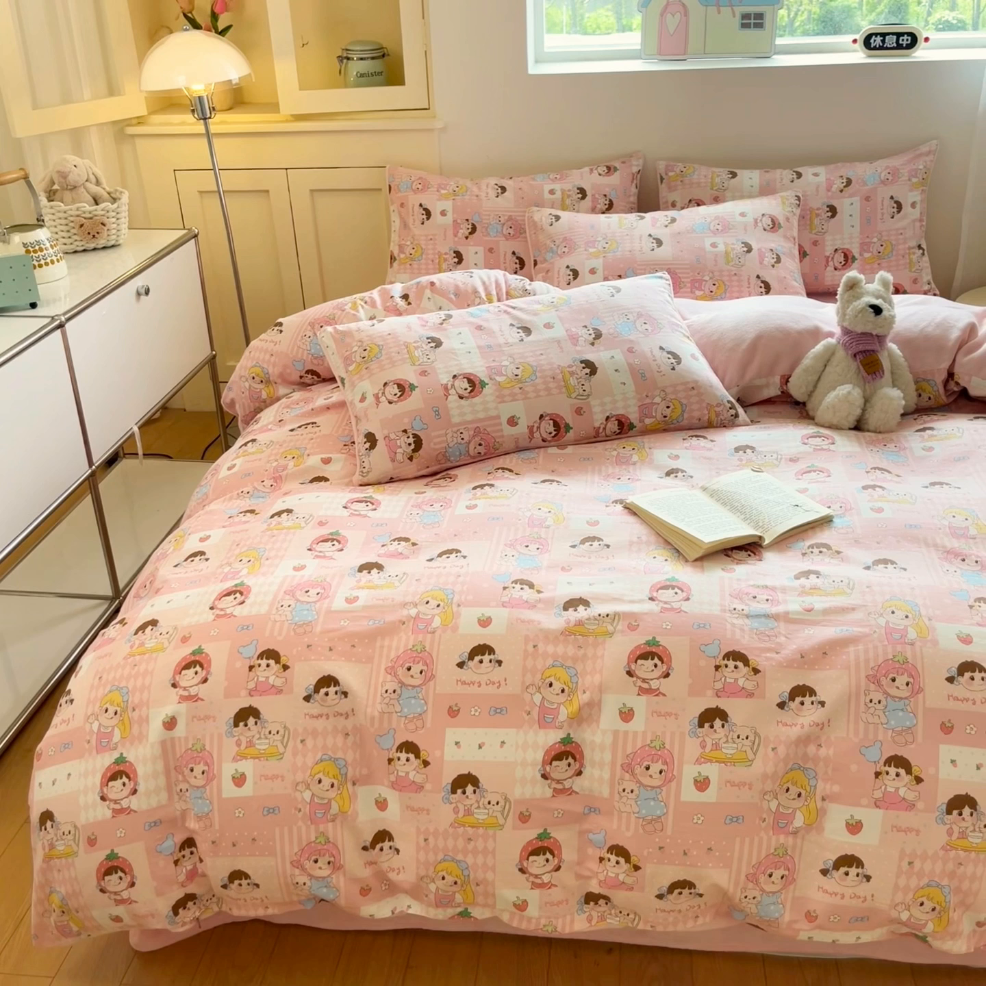 91家纺网 家纺一手货源 找家纺 麦伦家居 2025秋冬新款多功能床品全棉+牛奶绒印花四件套 棒棒糖女孩