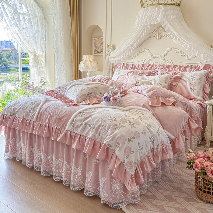 91家纺网 家纺一手货源 找家纺 （总）宜凡家纺 2025新款婴儿绒压花撞色双拼夹棉床裙四件套