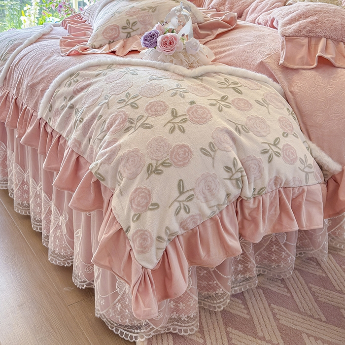 91家纺网 家纺一手货源 找家纺 （总）宜凡家纺 2025新款婴儿绒压花撞色双拼夹棉床裙四件套