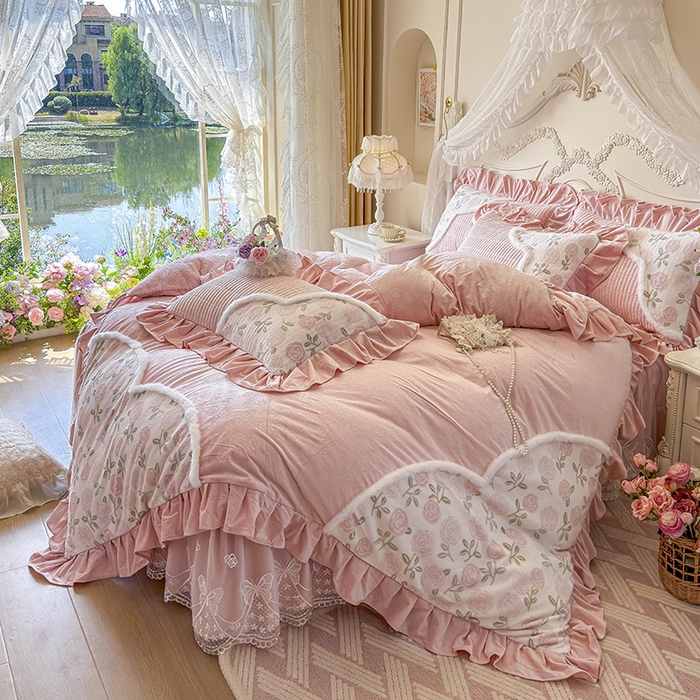 91家纺网 家纺一手货源 找家纺 （总）宜凡家纺 2025新款婴儿绒压花撞色双拼夹棉床裙四件套