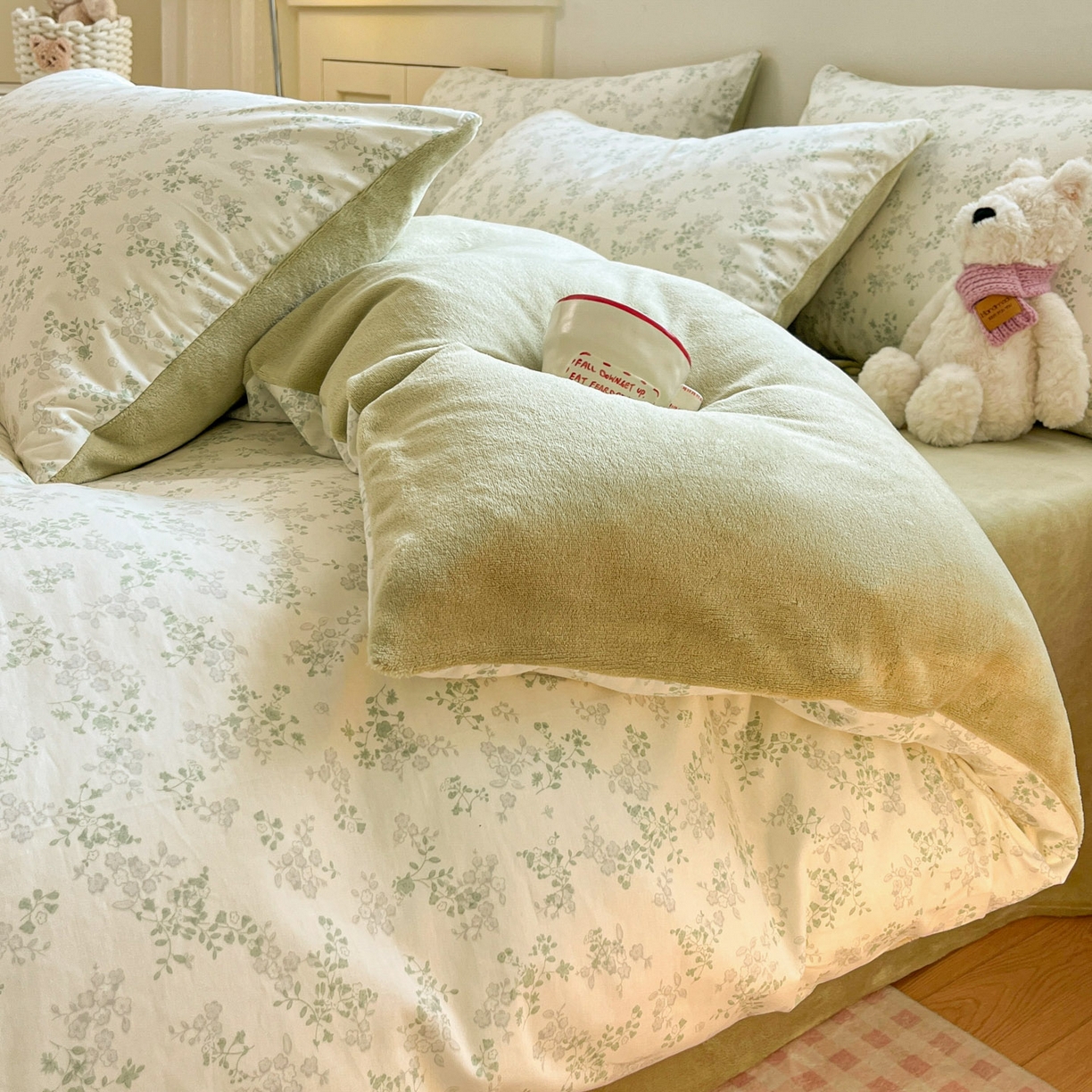 91家纺网 家纺一手货源 找家纺 麦伦家居 2025秋冬新款多功能床品全棉+牛奶绒印花四件套 春风里绿