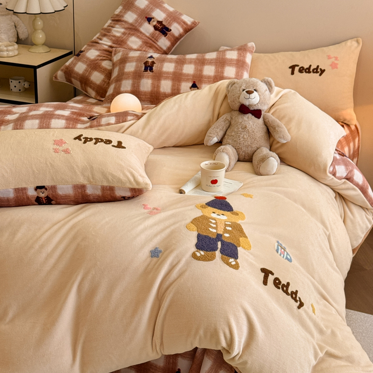 91家纺网 家纺一手货源 找家纺 （总）博纳家纺 2025新款200克毛巾绣印花双拼加厚牛奶绒四件套