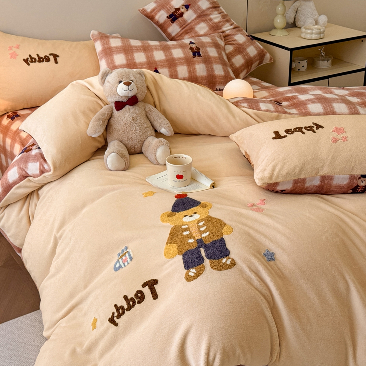 91家纺网 家纺一手货源 找家纺 （总）博纳家纺 2025新款200克毛巾绣印花双拼加厚牛奶绒四件套