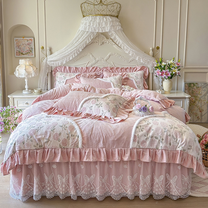 91家纺网 家纺一手货源 找家纺 （总）宜凡家纺 2025新款婴儿绒压花撞色双拼夹棉床裙四件套