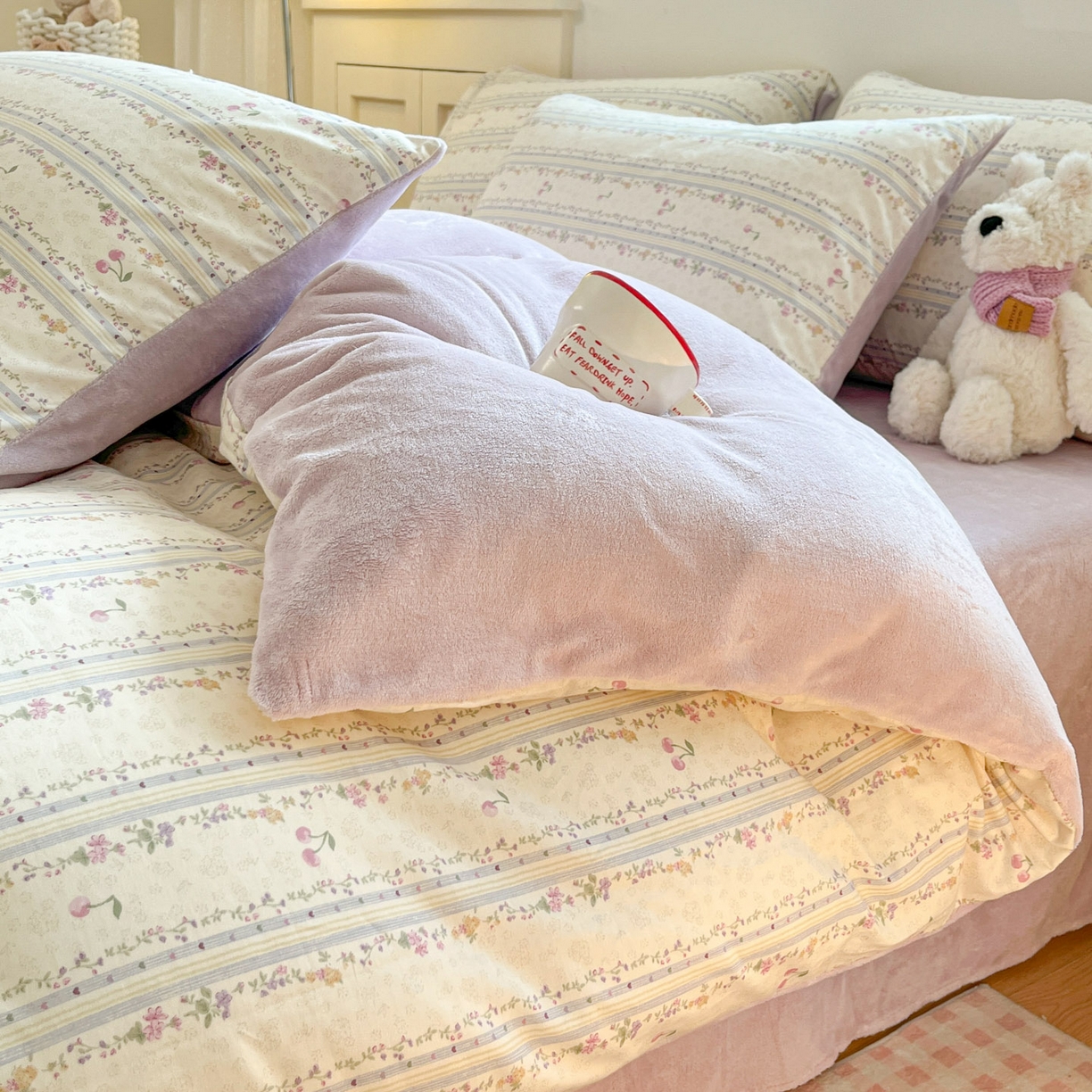 91家纺网 家纺一手货源 找家纺 麦伦家居 2025秋冬新款多功能床品全棉+牛奶绒印花四件套 花季时光