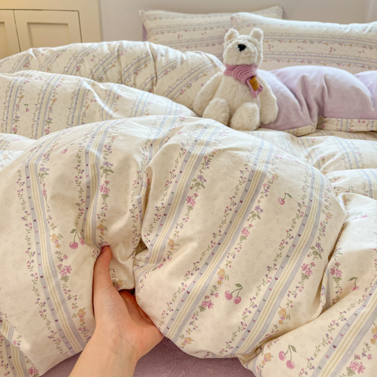 91家纺网 家纺一手货源 找家纺 麦伦家居 2025秋冬新款多功能床品全棉+牛奶绒印花四件套 花季时光