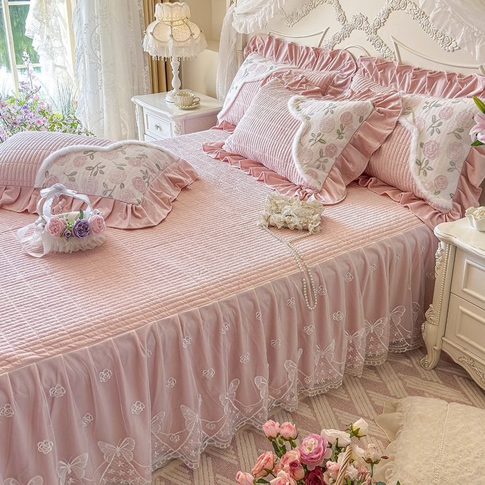 91家纺网 家纺一手货源 找家纺 宜凡家纺 2025新款婴儿绒压花撞色双拼夹棉床裙四件套 床裙款-花曦