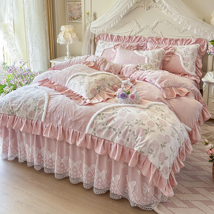 91家纺网 家纺一手货源 找家纺 宜凡家纺 2025新款婴儿绒压花撞色双拼夹棉床裙四件套 床裙款-花曦