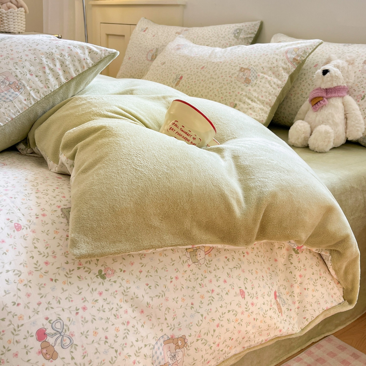 91家纺网 家纺一手货源 找家纺 麦伦家居 2025秋冬新款多功能床品全棉+牛奶绒印花四件套 快乐伙伴