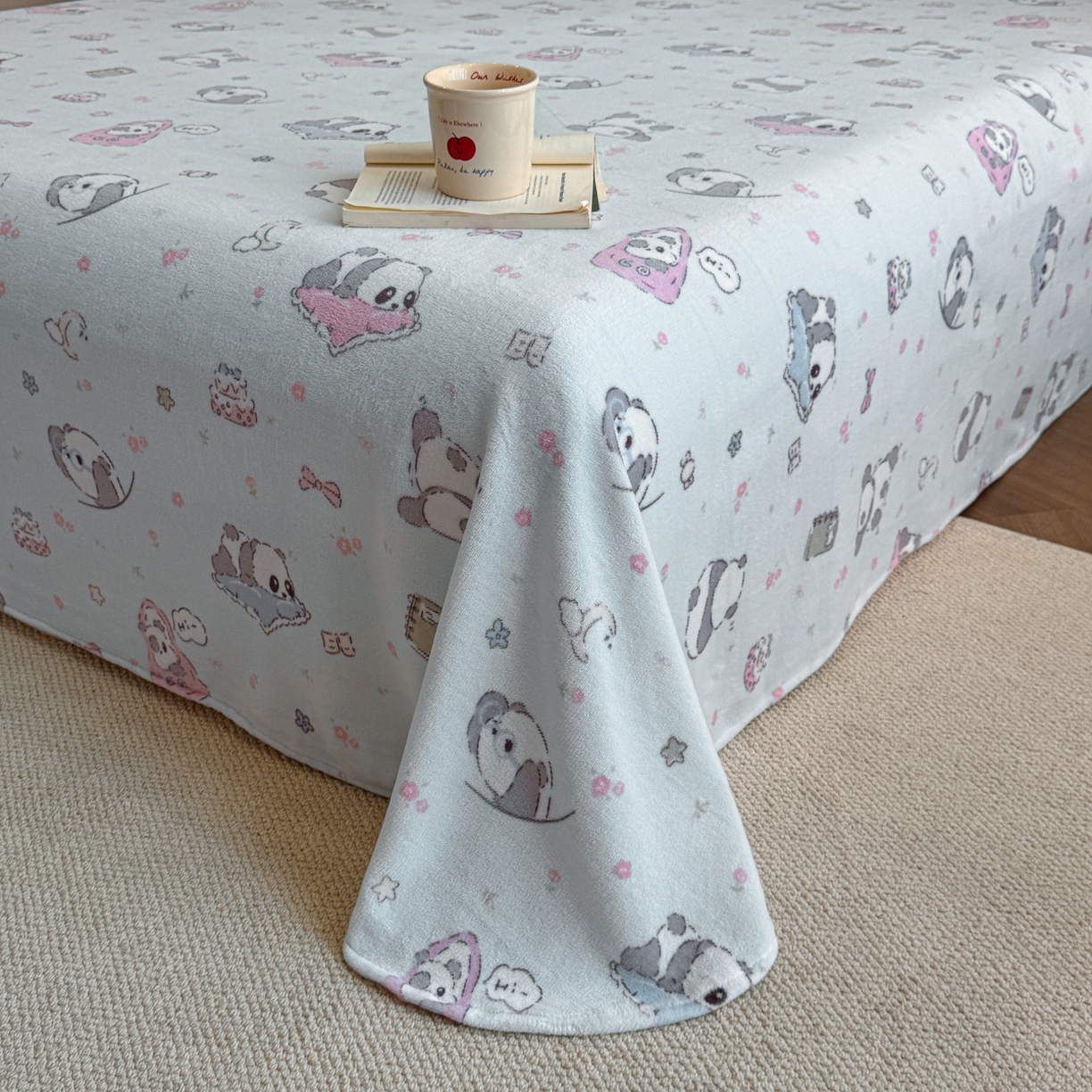 91家纺网 家纺一手货源 找家纺 博纳家纺 2025新款200克毛巾绣印花双拼加厚牛奶绒四件套 可爱熊猫