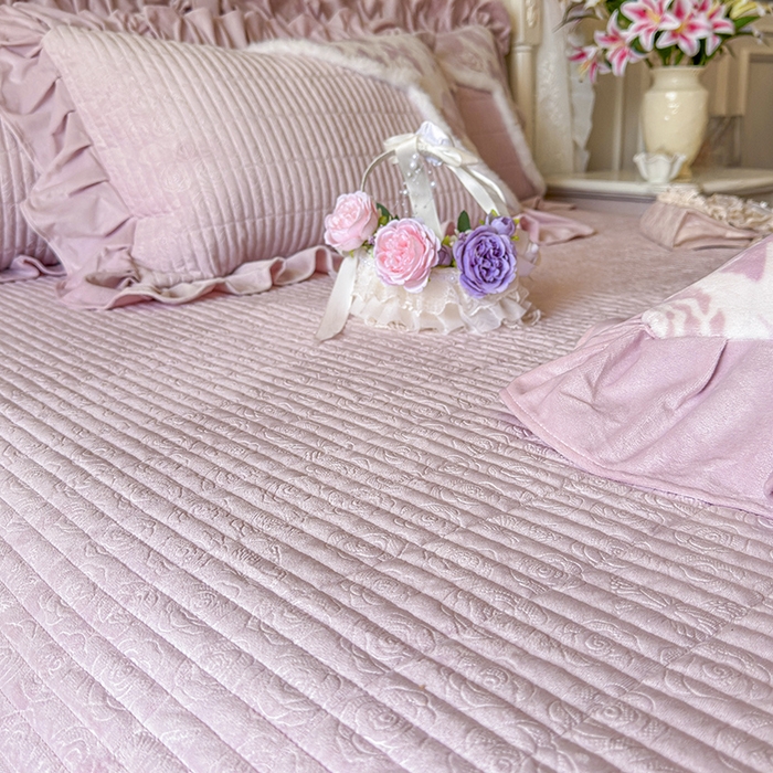 91家纺网 家纺一手货源 找家纺 宜凡家纺 2025新款婴儿绒压花撞色双拼夹棉床裙四件套 床裙款-锦时